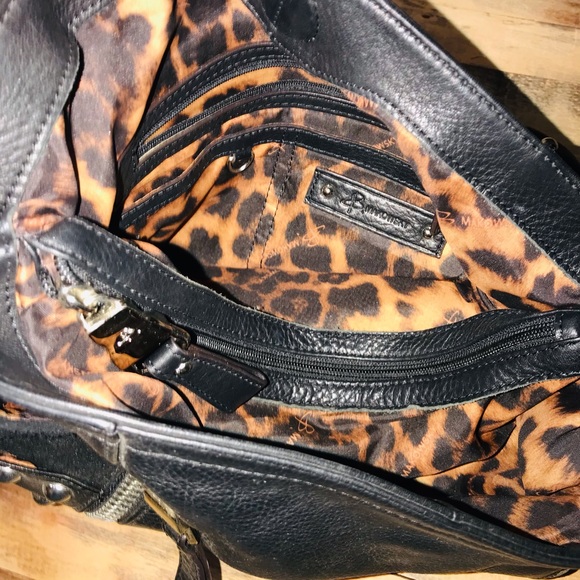 B Makowsky Black Leather & Silver Stud Crossbody. - Picture 15 of 16